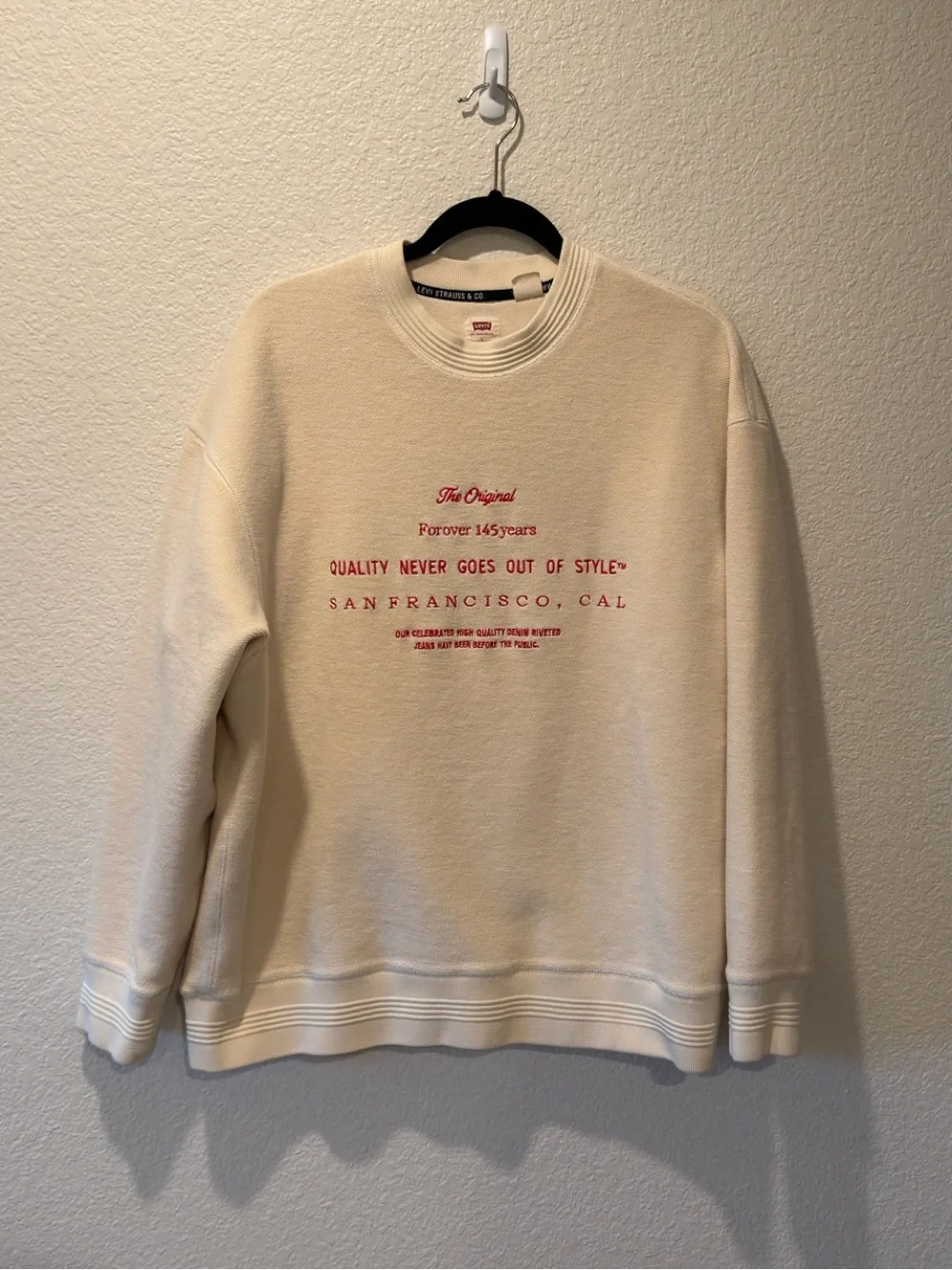 Levi's Relaxed Fit Logo Crewneck Sweatshirt Almond Milk Cream L